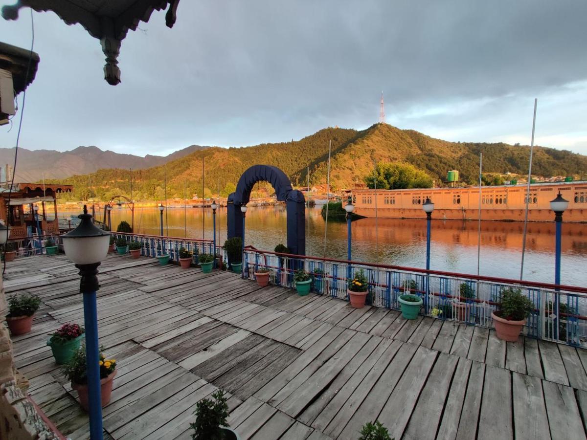 Srīnagar Aziz Palace Group Of Houseboats מראה חיצוני תמונה
