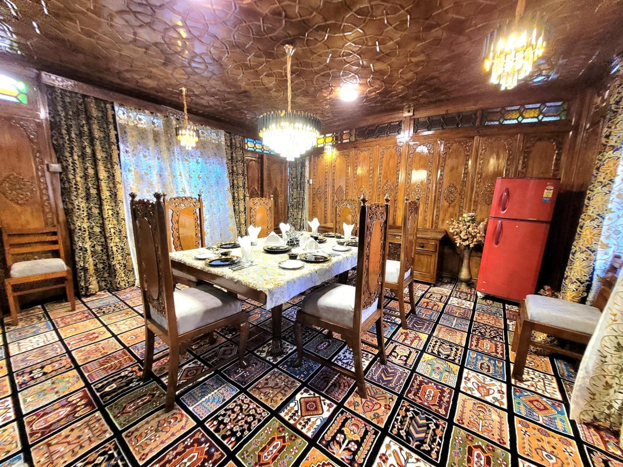 Srīnagar Aziz Palace Group Of Houseboats מראה חיצוני תמונה