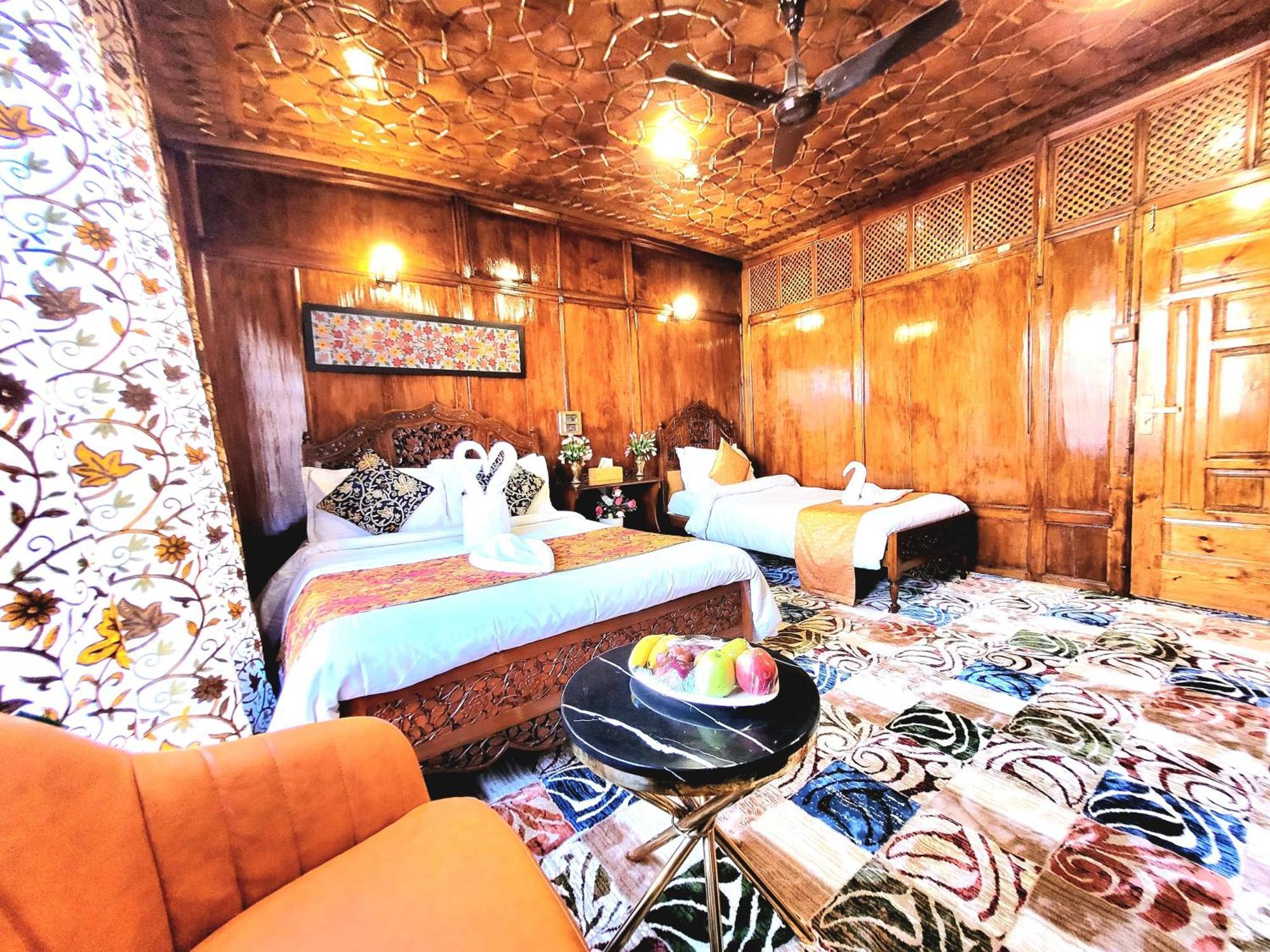 Srīnagar Aziz Palace Group Of Houseboats מראה חיצוני תמונה