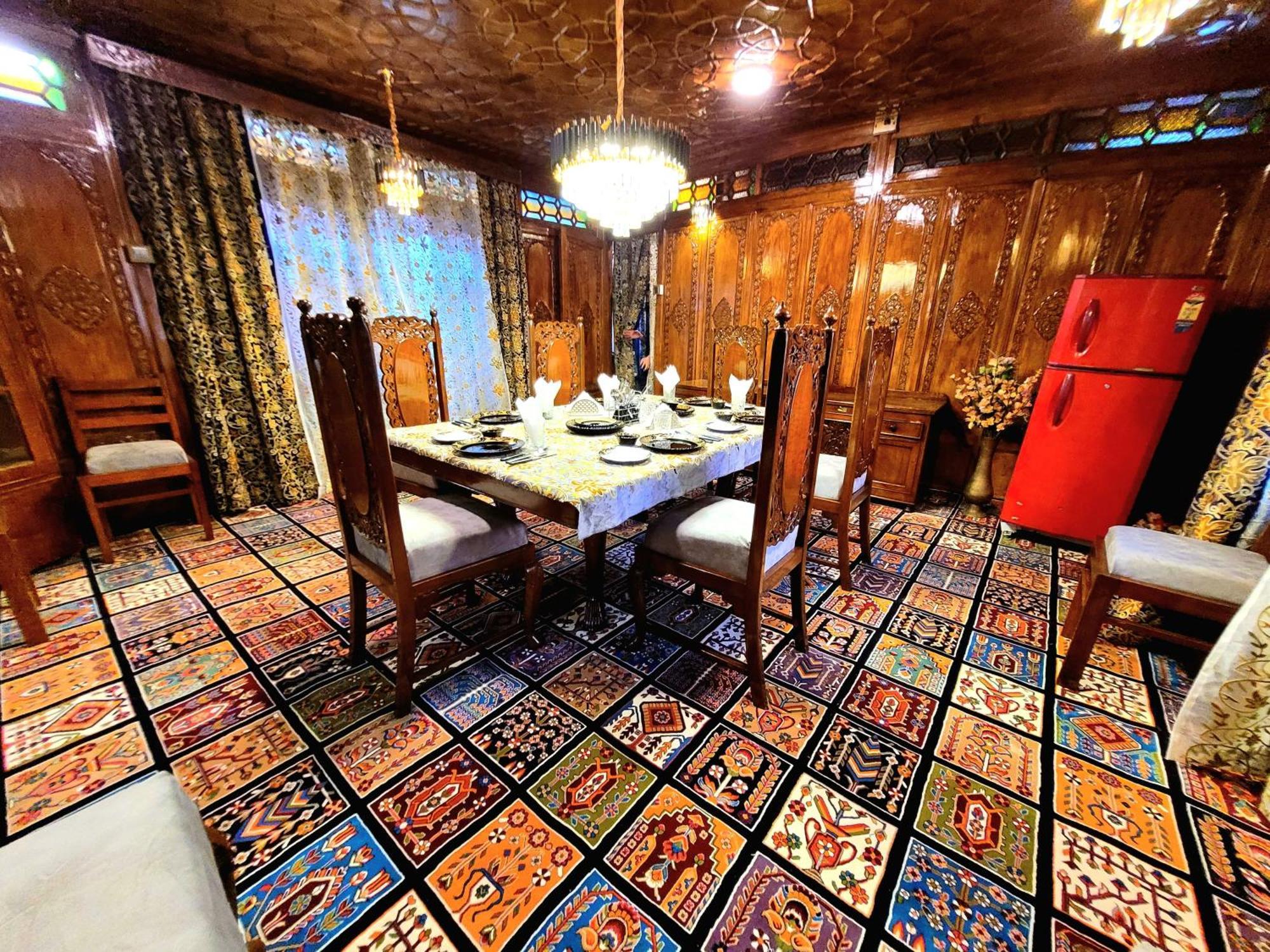 Srīnagar Aziz Palace Group Of Houseboats מראה חיצוני תמונה