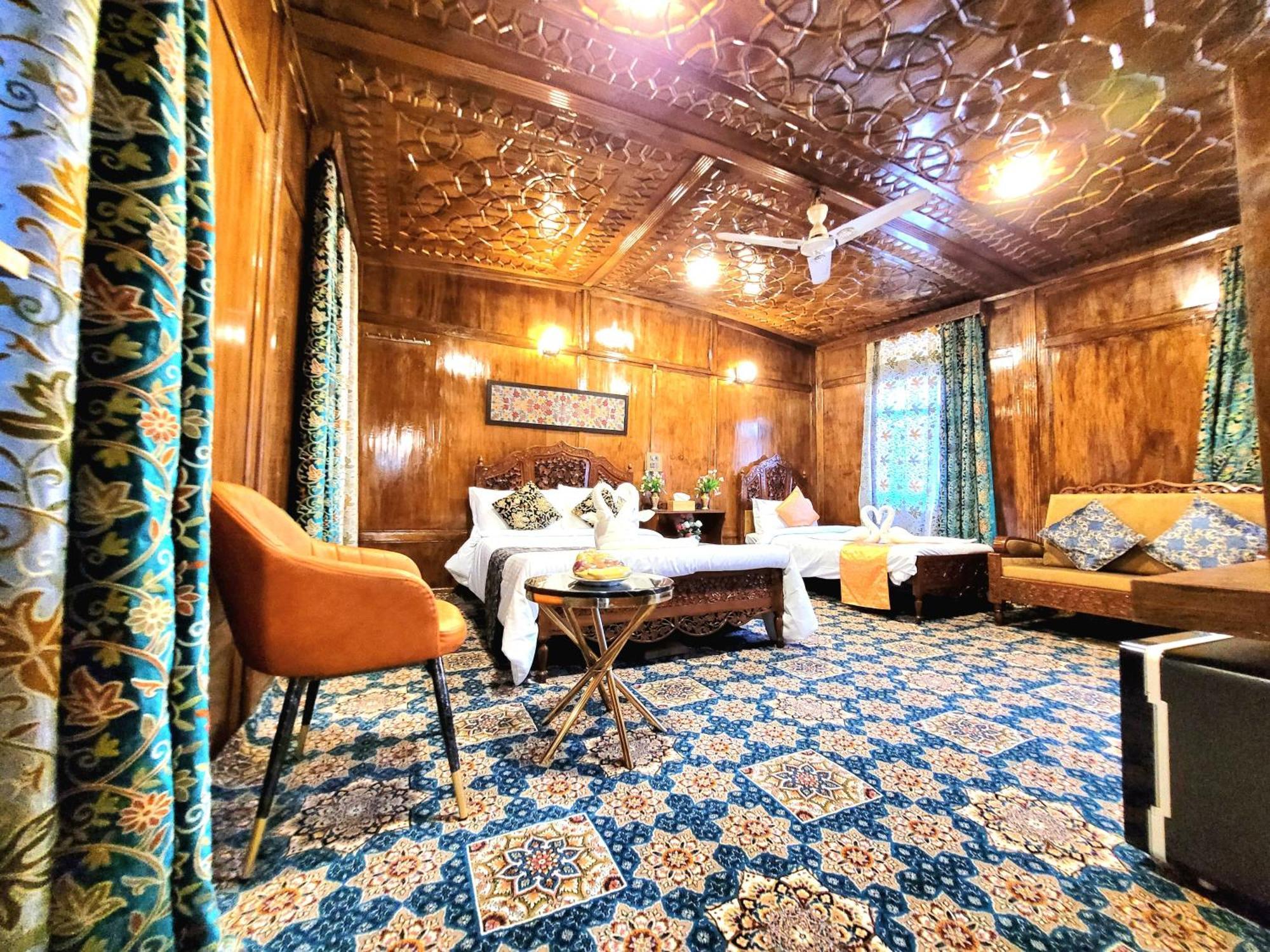 Srīnagar Aziz Palace Group Of Houseboats מראה חיצוני תמונה
