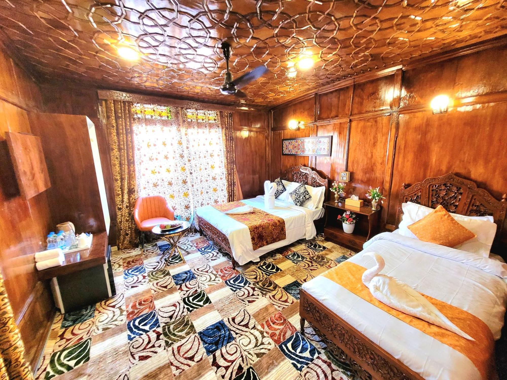 Srīnagar Aziz Palace Group Of Houseboats מראה חיצוני תמונה