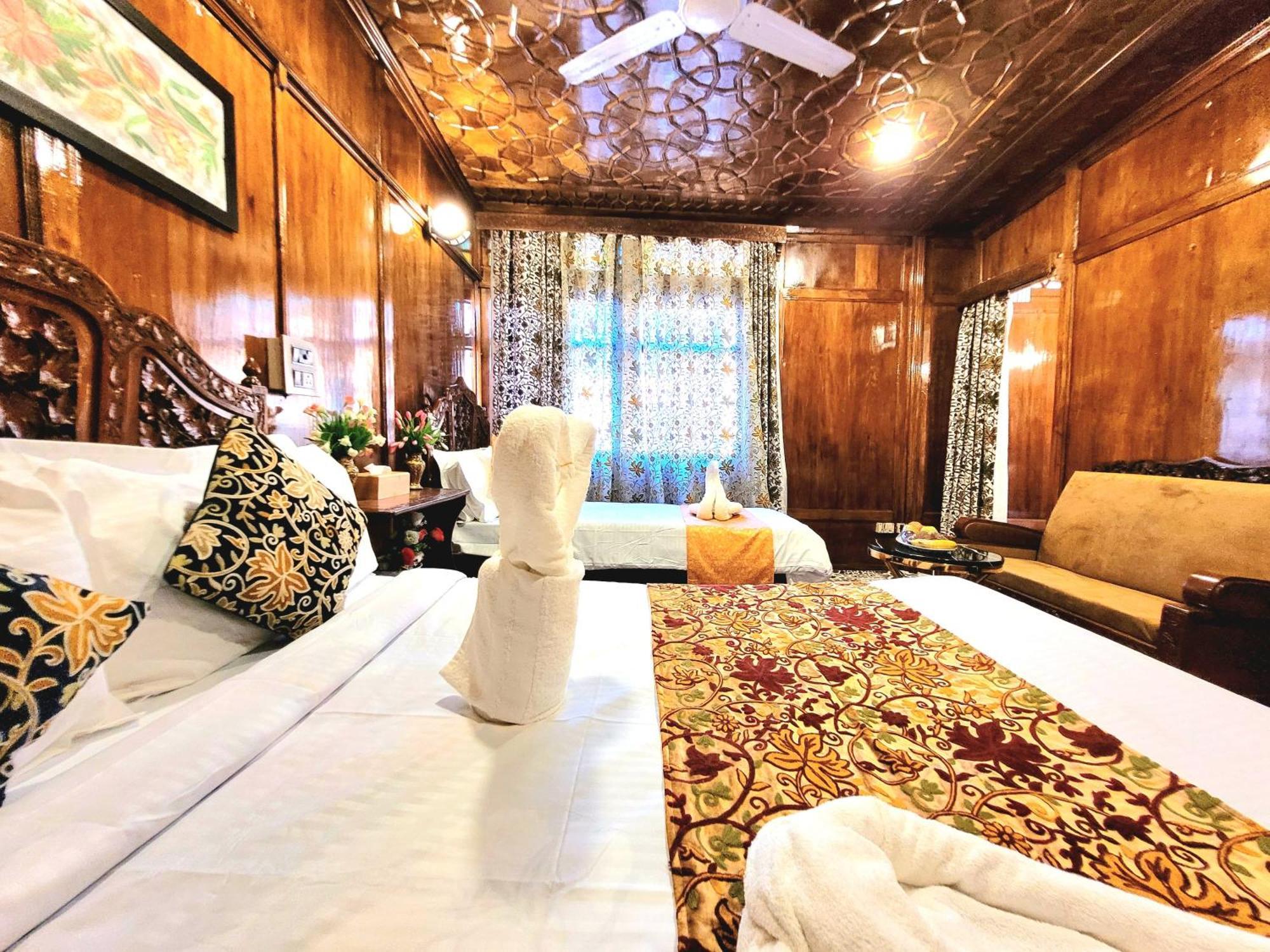 Srīnagar Aziz Palace Group Of Houseboats מראה חיצוני תמונה