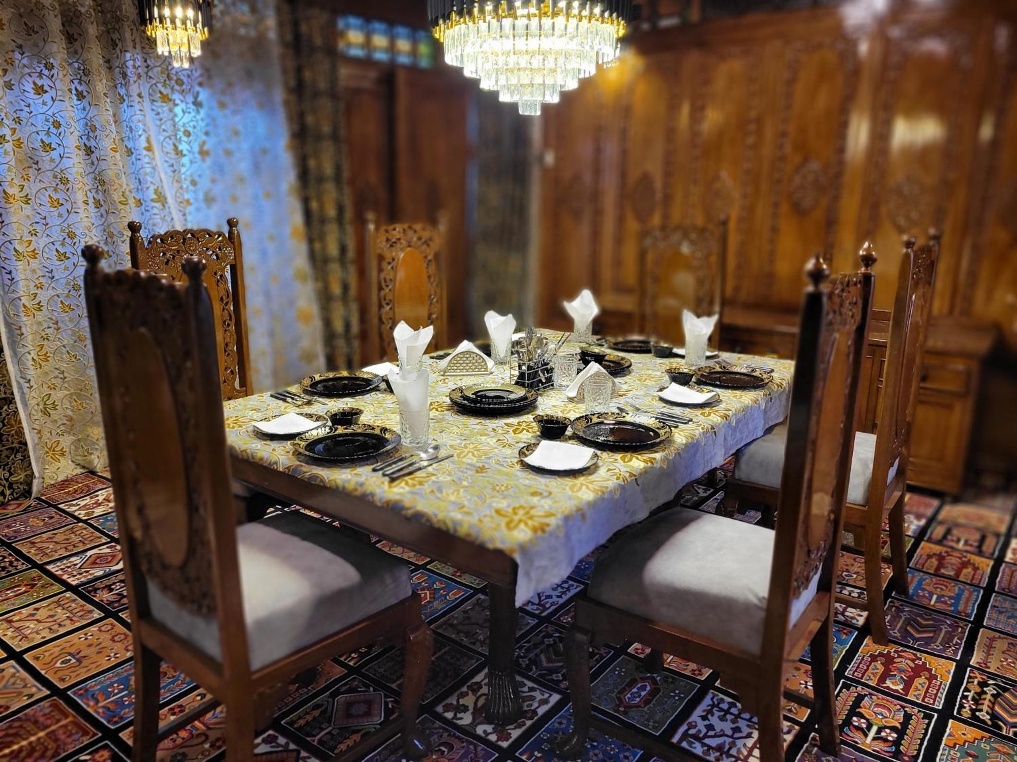 Srīnagar Aziz Palace Group Of Houseboats מראה חיצוני תמונה