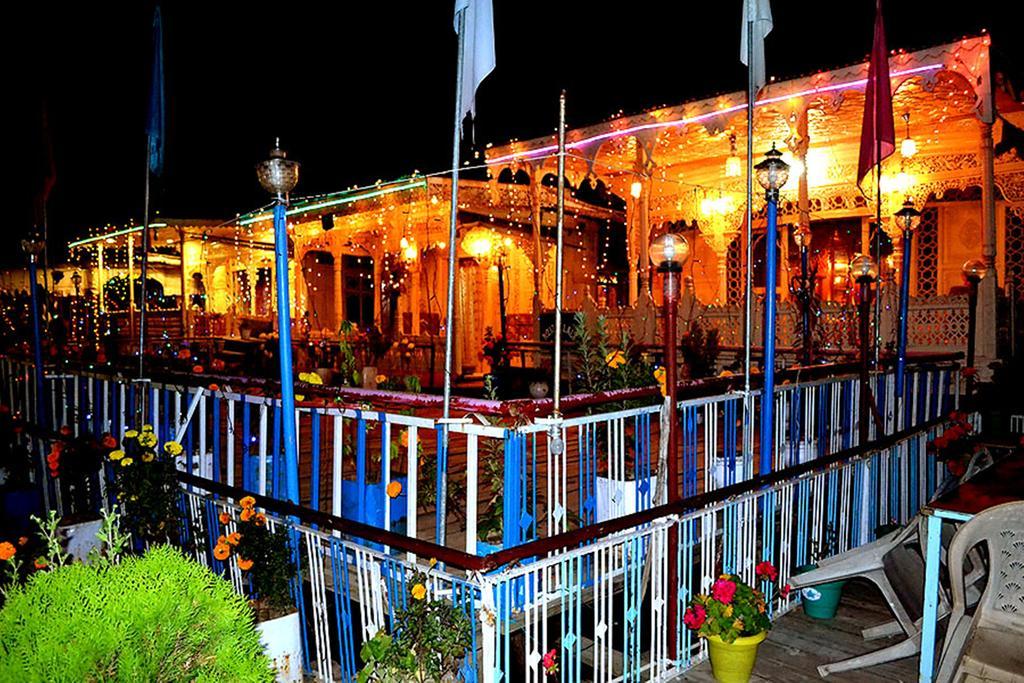 Srīnagar Aziz Palace Group Of Houseboats מראה חיצוני תמונה